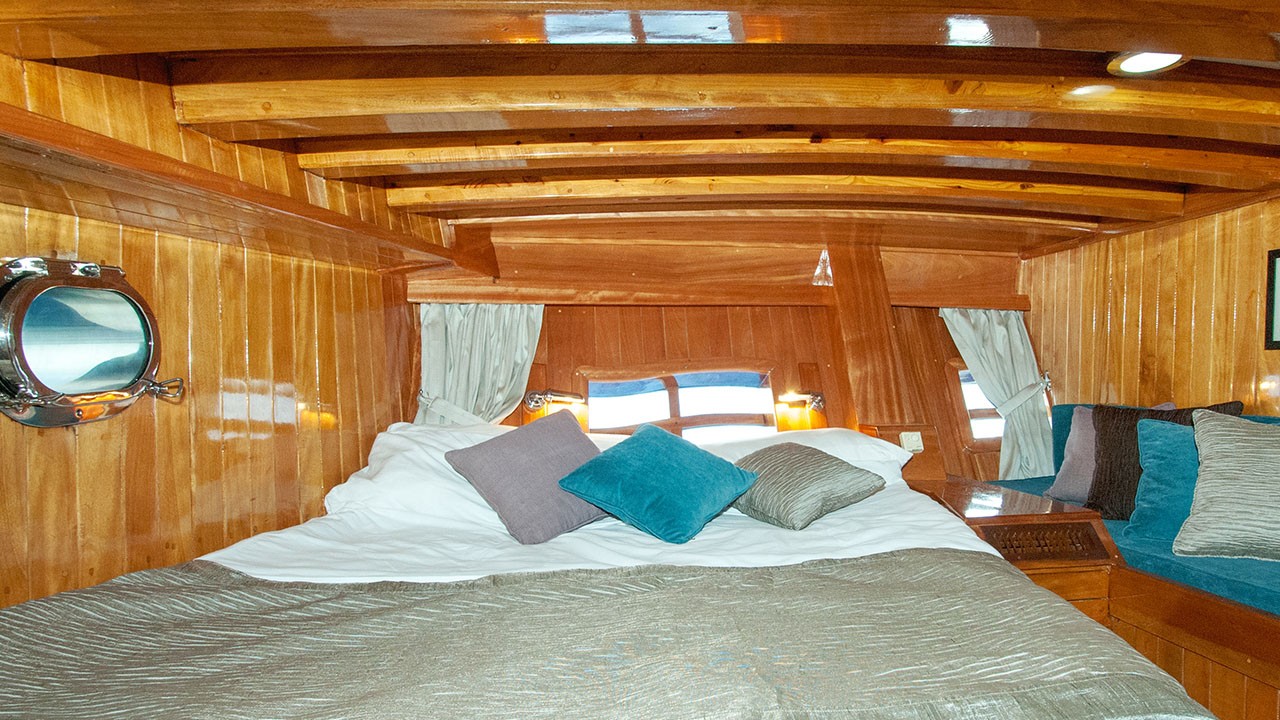 Superior Queen Cabin